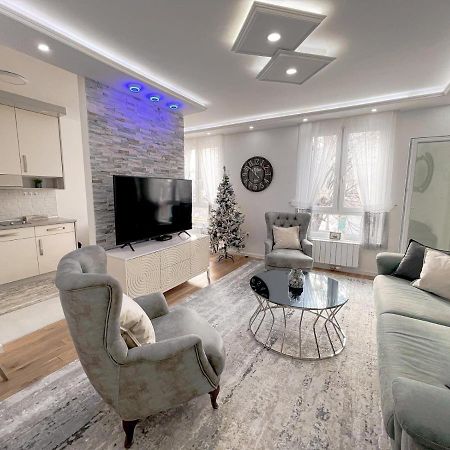 Fontana Apartmani Free Parking Tuzla Kültér fotó