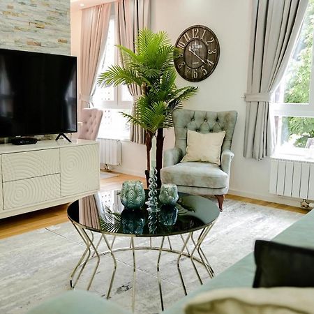 Fontana Apartmani Free Parking Tuzla Kültér fotó