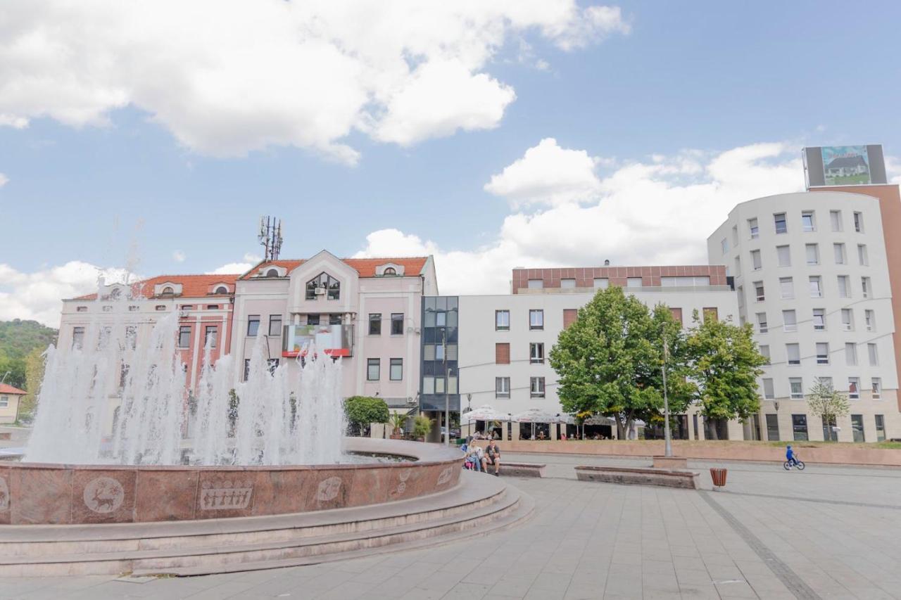 Fontana Apartmani Free Parking Tuzla Kültér fotó