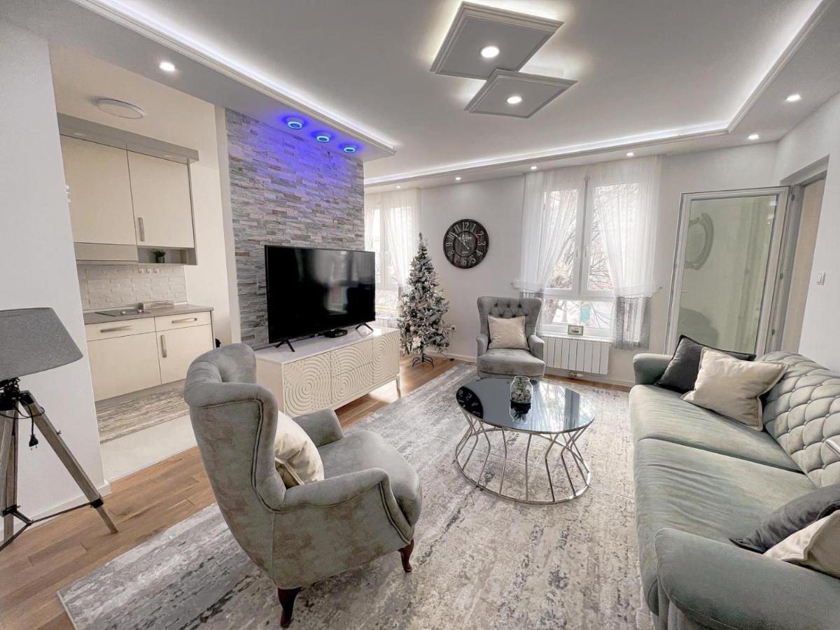 Fontana Apartmani Free Parking Tuzla Kültér fotó