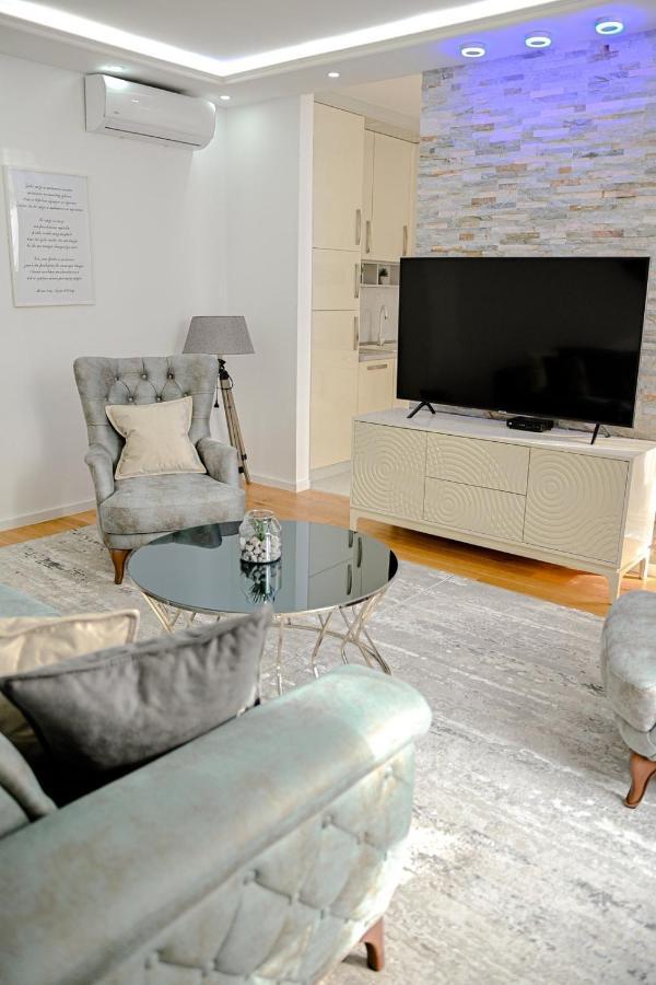 Fontana Apartmani Free Parking Tuzla Kültér fotó