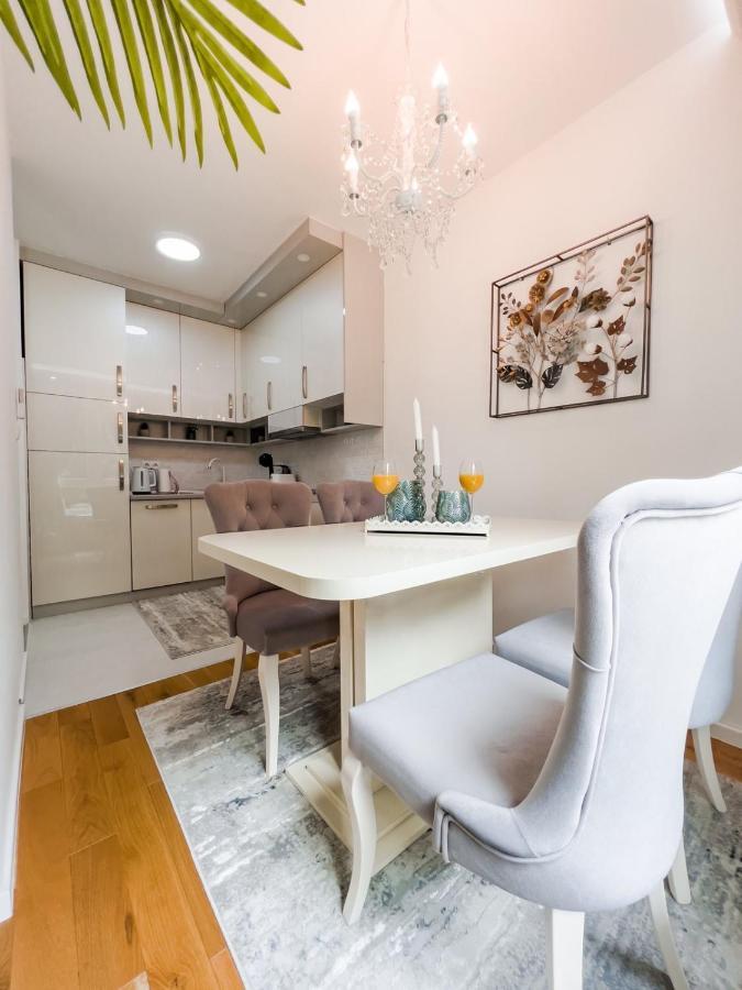 Fontana Apartmani Free Parking Tuzla Kültér fotó