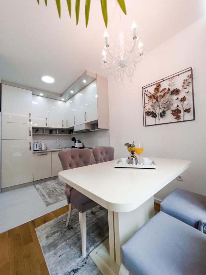 Fontana Apartmani Free Parking Tuzla Kültér fotó
