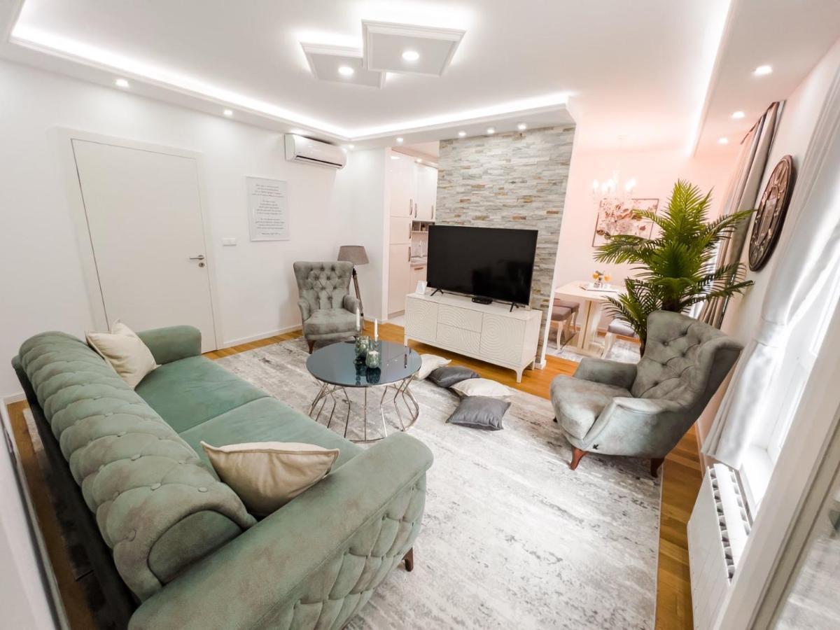 Fontana Apartmani Free Parking Tuzla Kültér fotó